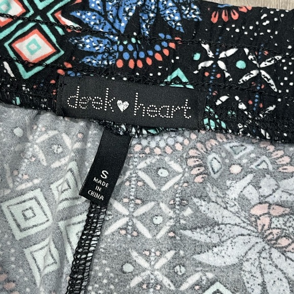 New Derek Heart Small Designed Shorts BV9 - Picture 2 of 2